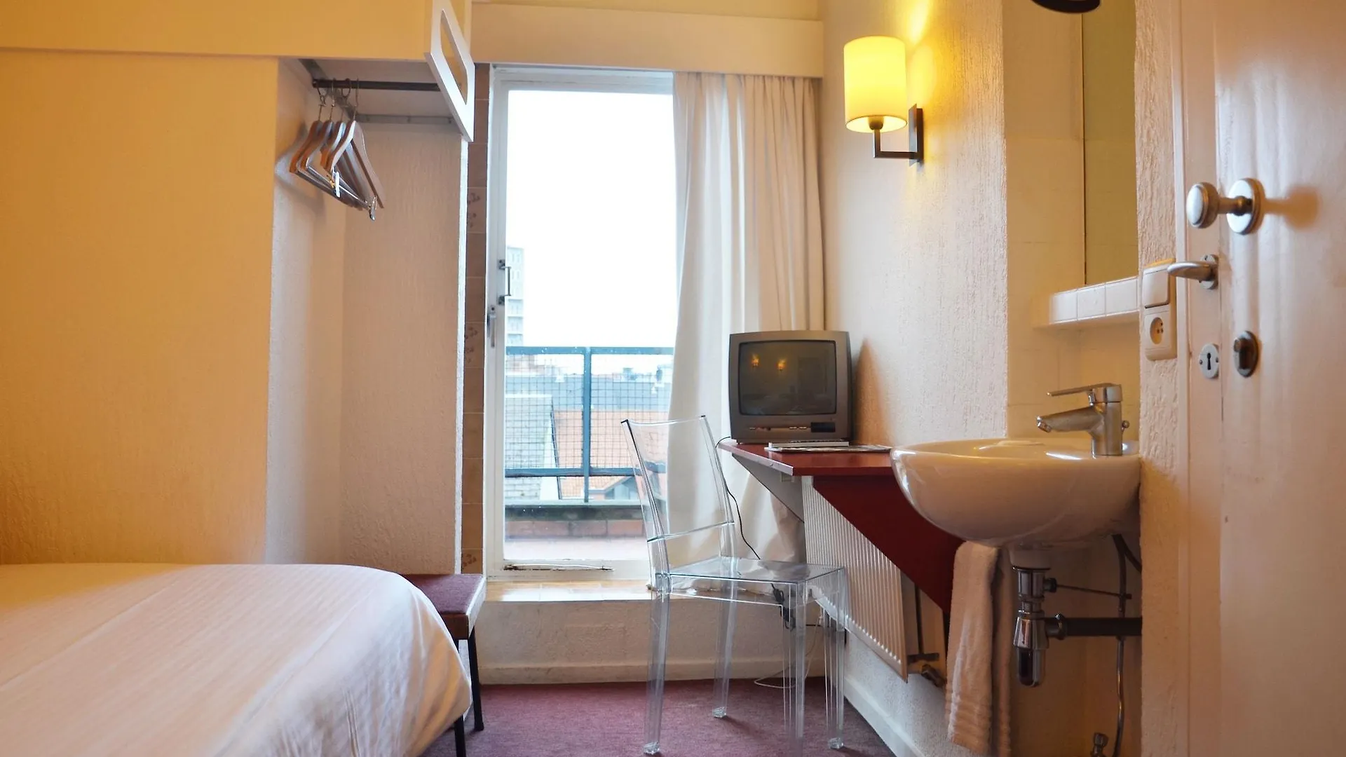 Hotel Queen Anne Брюссель 3*,  Бельгия